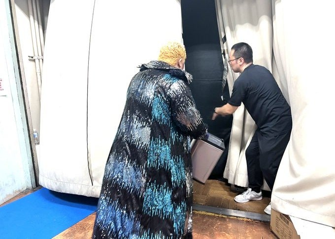 試合直前の貴重ショット！アジャ・コング、井上京子が思わず「カッコいい」と絶賛