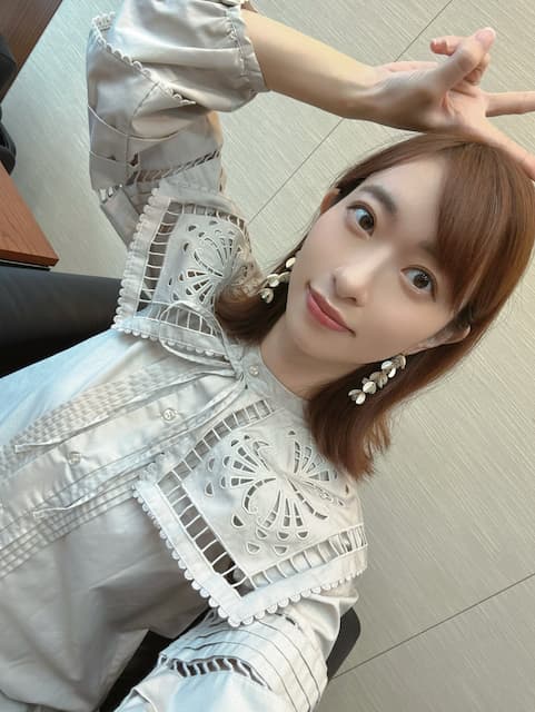 「雨で冷えた身体に染み渡る〜」タレント・倉持由香が取材の後に急速の一杯