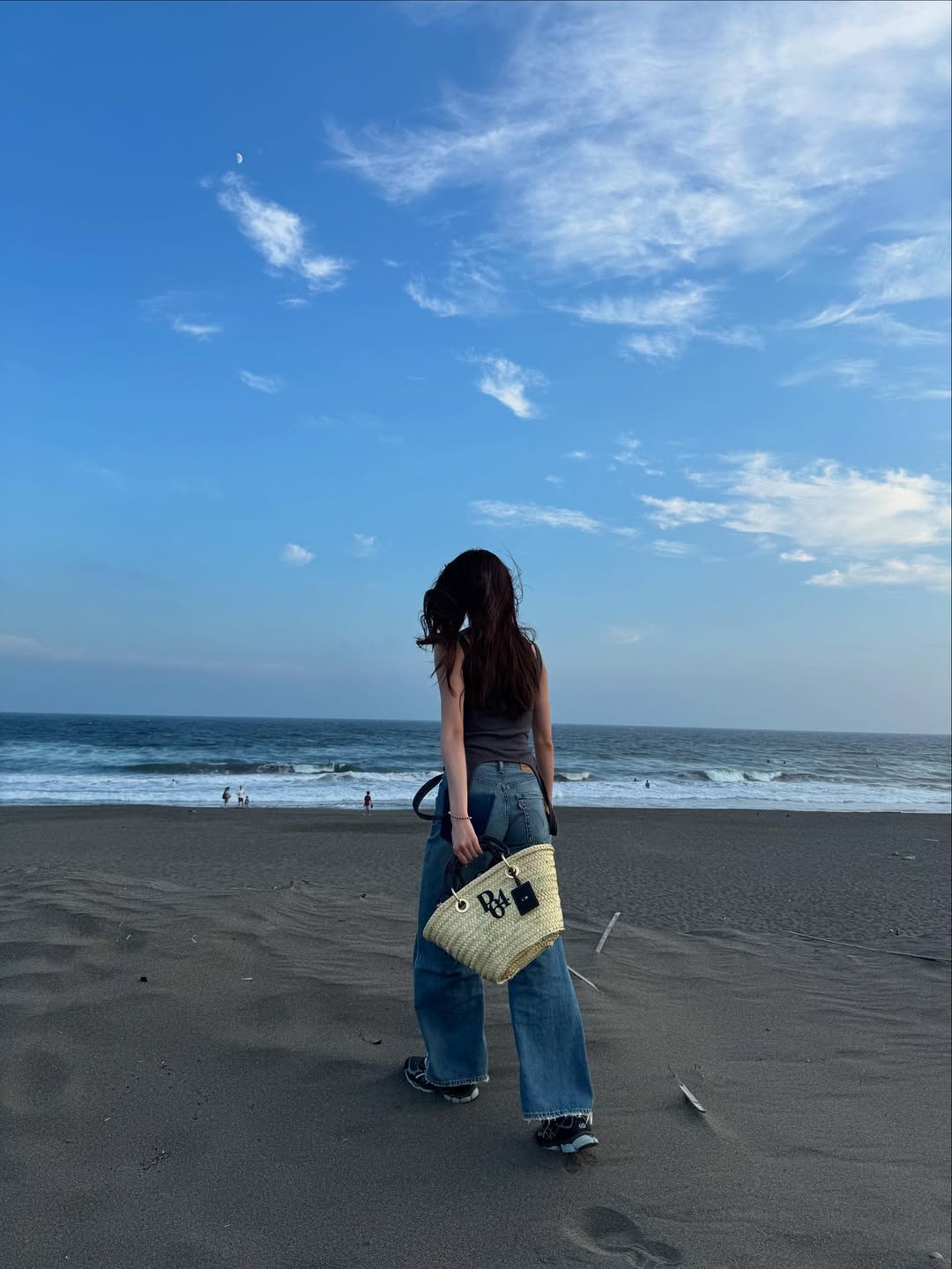 「スタイルよすぎ」「海が似合う」あの美脚タレントが海とかき氷で夏を大満喫！