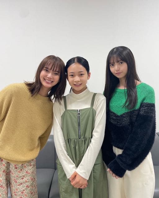 まるで三姉妹⁉︎話題のドラマ・多部未華子らのオフショット公開👀