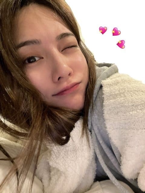 入山杏奈、ウインク＆ふわふわ部屋着姿を披露！七草粥で暴飲暴食をリセット宣言
