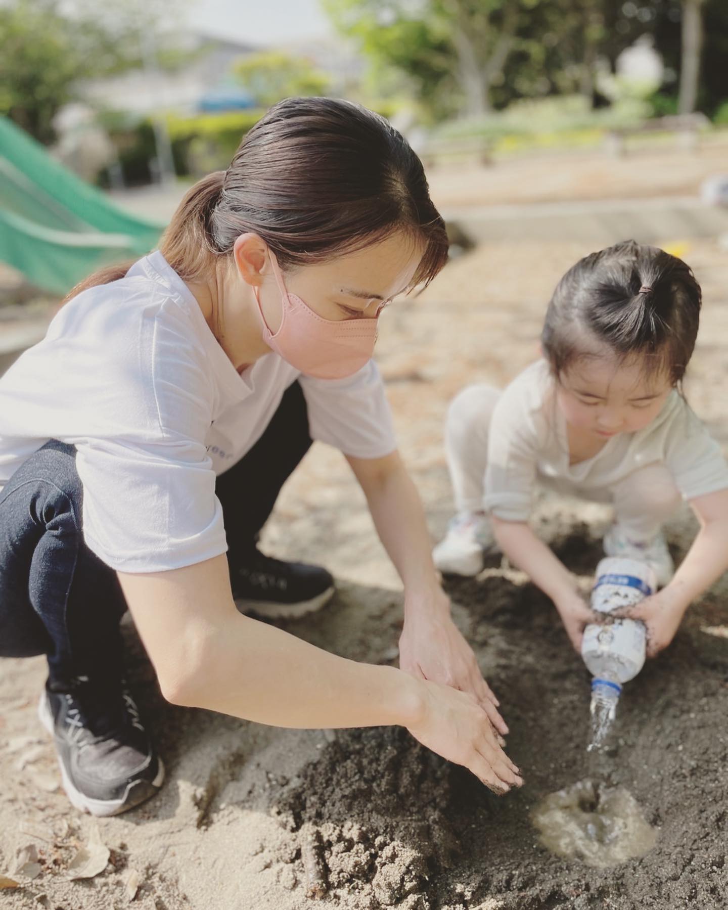 田中理恵さんが娘とお砂遊び🌈ほのぼの☀️ショットに絶賛の嵐✨