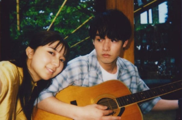 「視線にズキューン」赤楚衛二＆上白石萌歌の“青春チェキ”が話題に