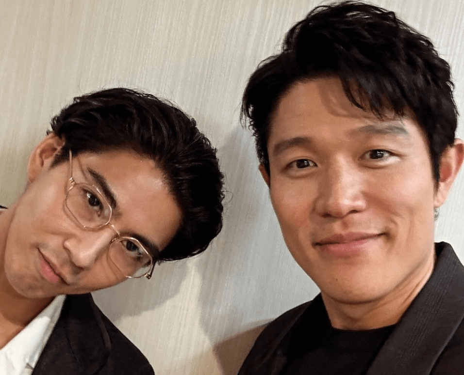 賀来賢人が鈴木亮平との豪華2ショット公開「大好きな２人や」「MERコンビ尊い！」