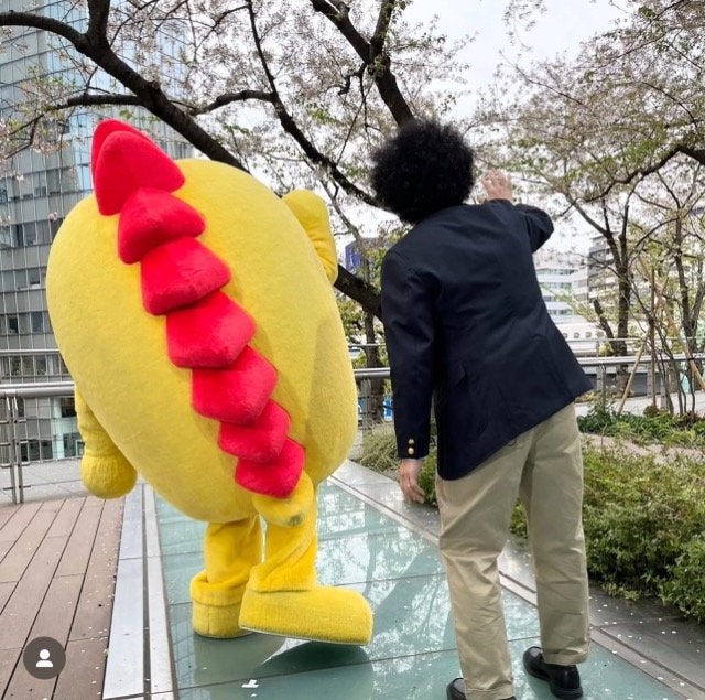 くぼてんき、そらジローとのほっこりショットに「癒される背中」の声