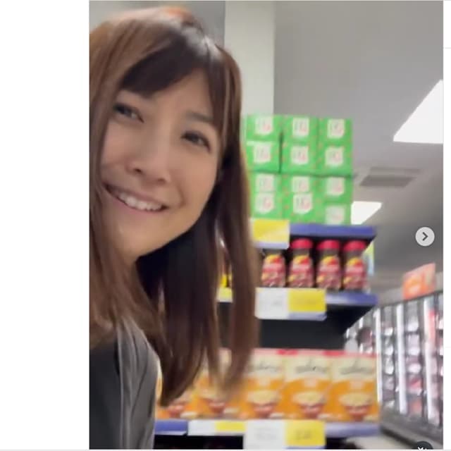 フリーアナウンサー兼気象予報士・根本美緒、イギリスでの買い物中動画を公開！