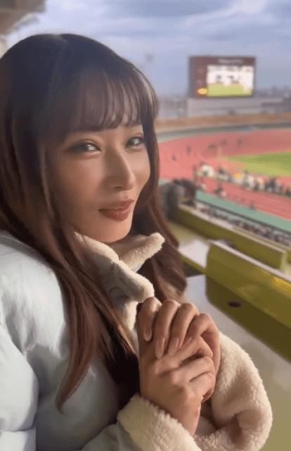 距離感近くてドッキドキ⁉大野真依の『サッカー観戦デート』風ムービーにファンメロメロ