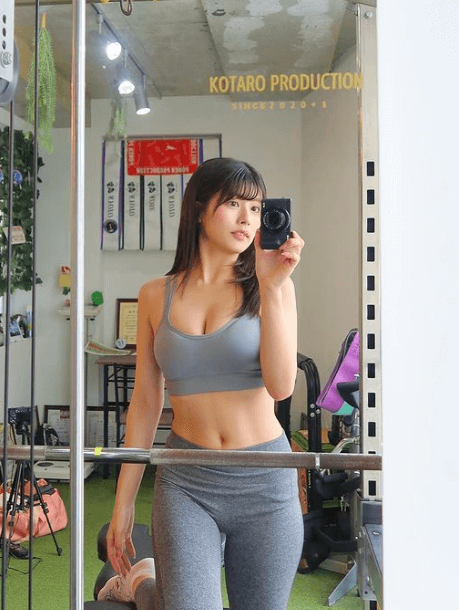 「パーフェクトボディ！」グラドルちとせよしの、視線を”集めすぎた”フィットネスショットを公開