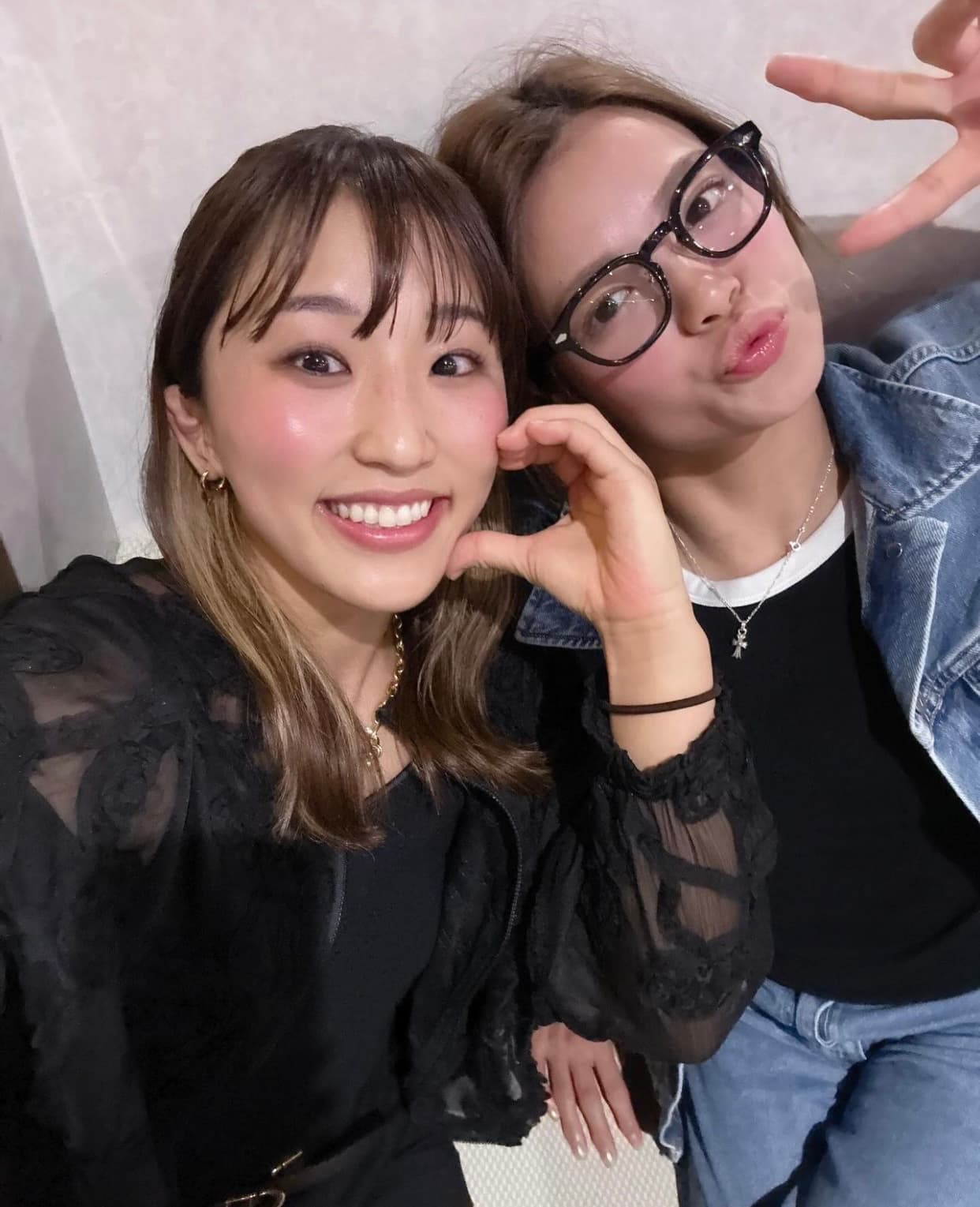 須﨑優衣 阿部詩と超仲良しプライベートツーショットを公開！！最強美女コンビにファン大興奮！！！