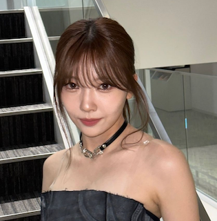 「圧倒的''美''」20歳人気アイドルのスタイル抜群ショットに称賛の声続々「へその位置バグってる」