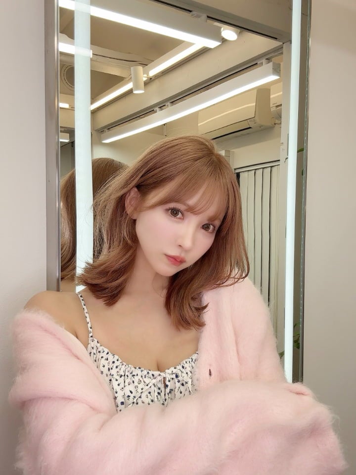 「どうかな」三上悠亜、新たな髪型を披露し「似合ってる」の声殺到！