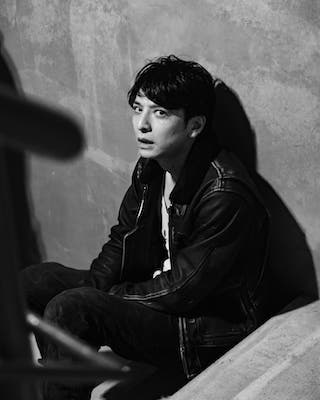 生田斗真が撮影のオフショットを公開！「楽しそうな現場ですね」