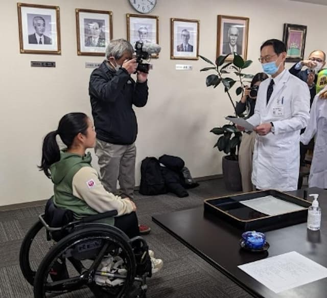 車いすテニス・上地結衣、九州周遊で充実のクリスマス！一日院長や温泉でリラックス