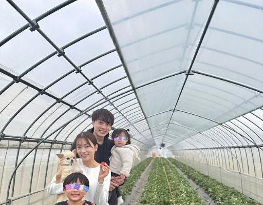 元フジ・本田朋子、今年も家族でいちご狩りへ！4人と1匹仲良しファミリーショットにファンほっこり