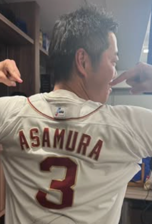 上原浩治、楽天ユニを身につけ「似合ってますか?」