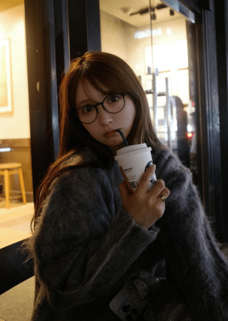 三上悠亜「スタバデートなう」なショットでファン魅了！