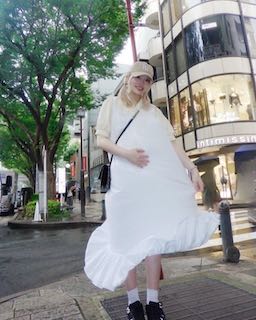 「もうすぐかな～」第一子妊娠中・超人気歌手 お腹ふっくら最新ショットに大反響