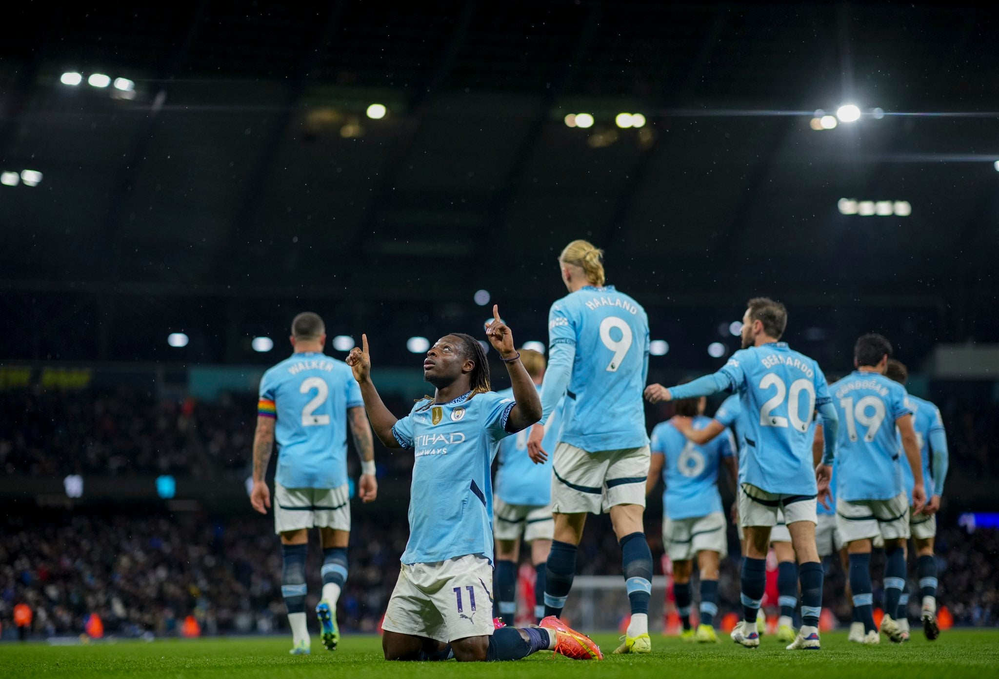 マンCの快速ドリブラーが1G1Aの活躍で8試合振りの勝利に貢献！