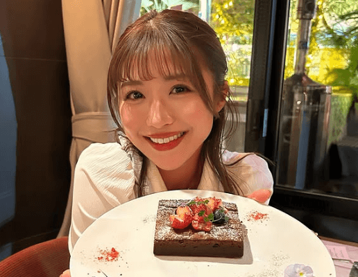 「綺麗すぎて見惚れます」美女タレント、東京タワー前のレストランで”バースデー・ショット”を披露！「めちゃめちゃ綺麗になってく」