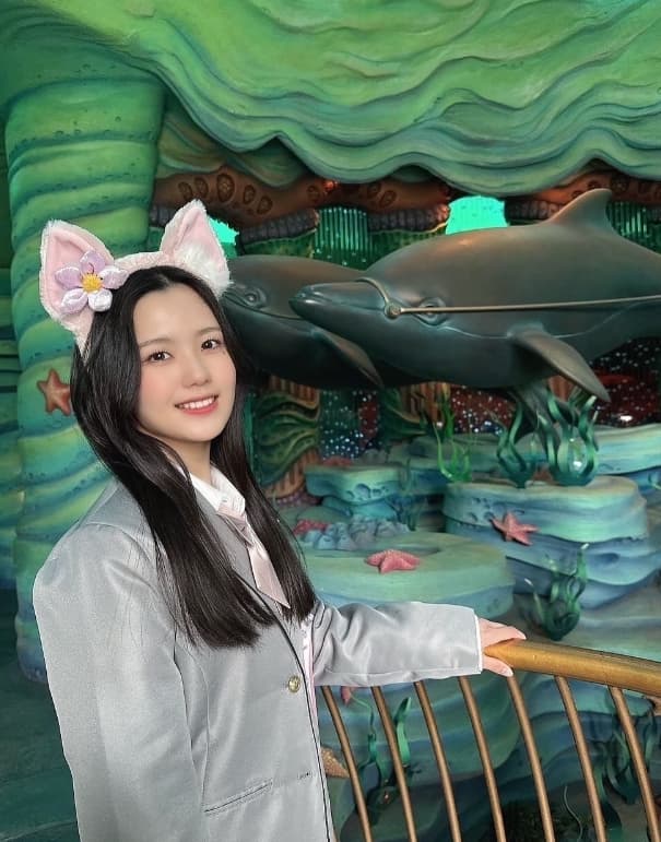 「もう高校卒業⁉」アンジュルムの2人が制服ディズニーを満喫‼