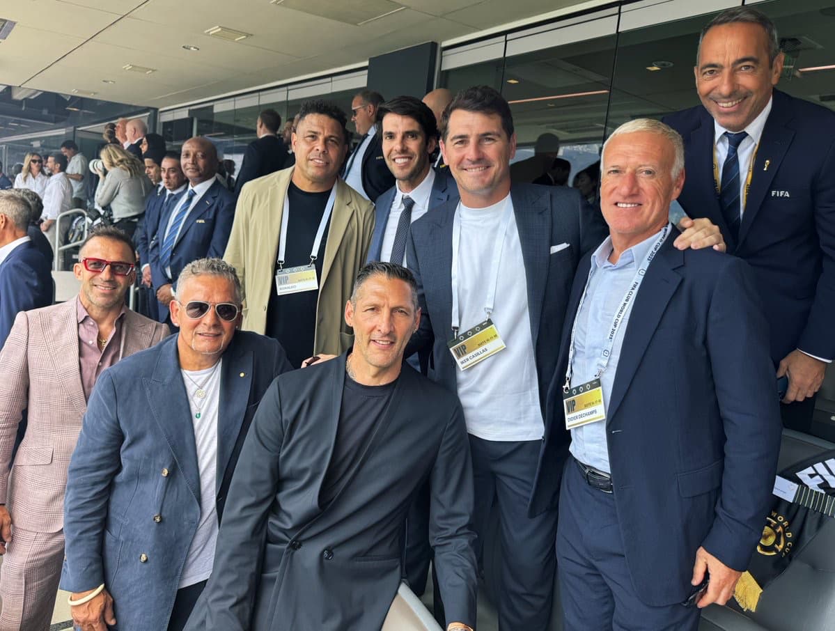 「決勝の舞台で交わる伝説たち」カシージャスがCWC決勝での豪華集合写真を公開