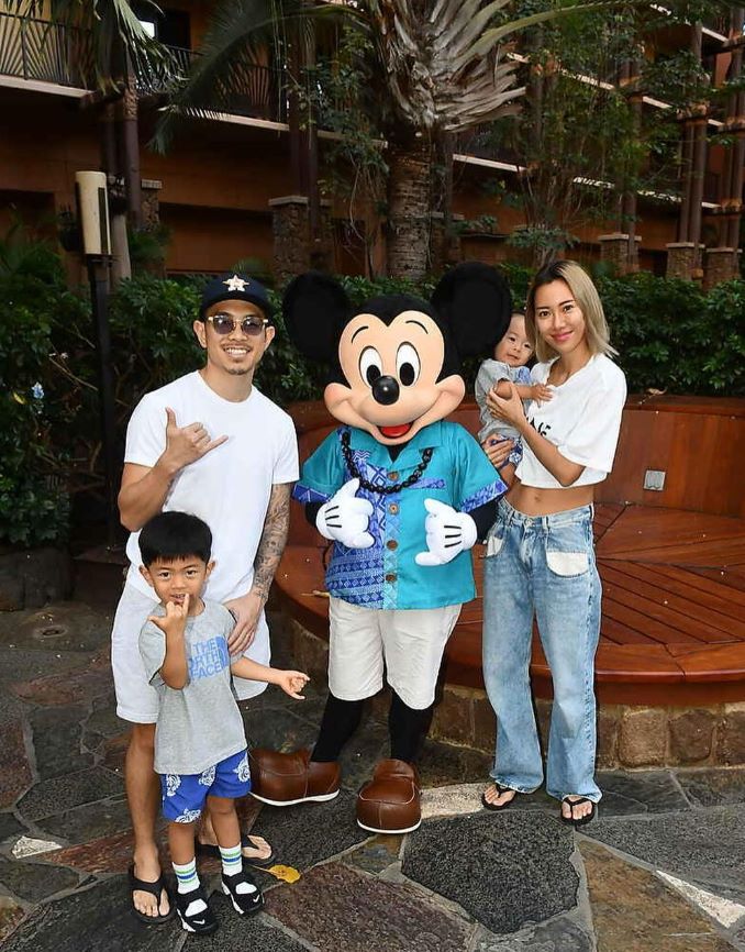 「理想な家族すぎます❤️」試合を終えた井岡一翔が家族とハワイでオフを満喫🌴✨