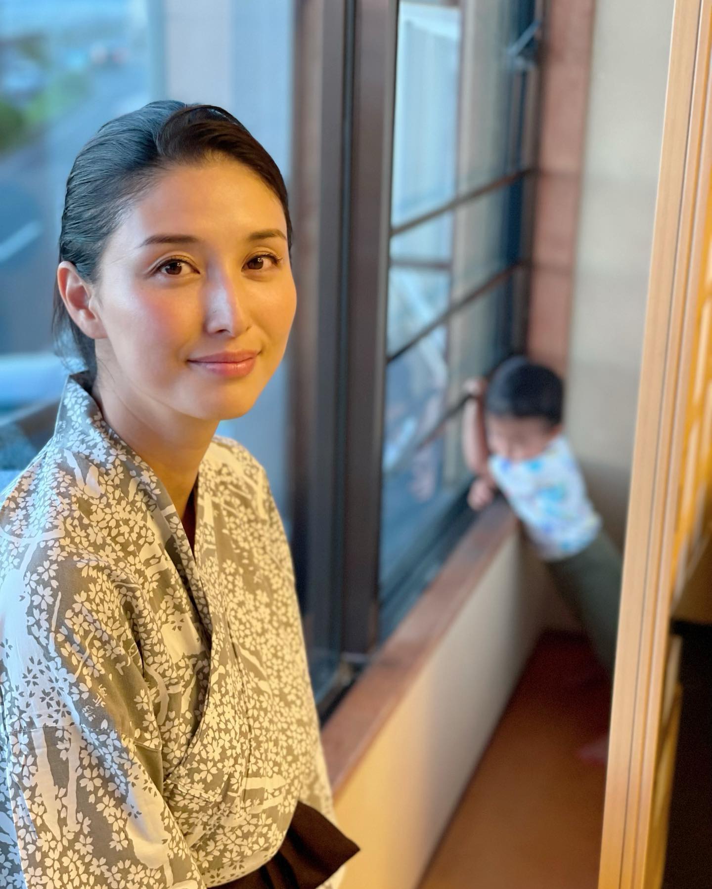 「お母さんの顔した浴衣姿はなかなか貴重な1枚😃」橋本マナミさんが息子との2S披露✨
