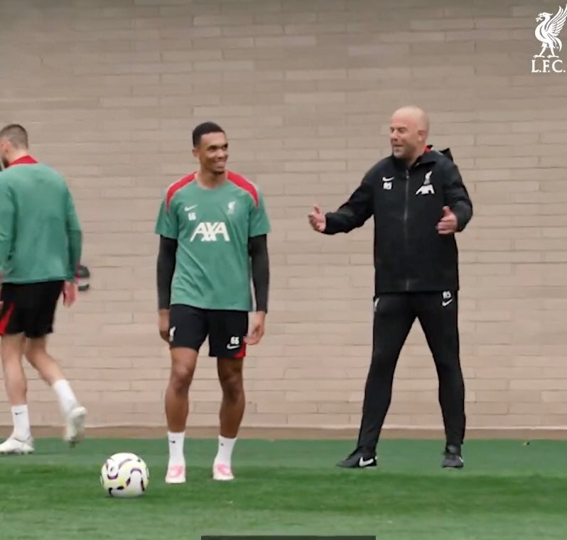 「現役ぐらいうまいやん」リヴァプール新監督のスーパーショットが話題に
