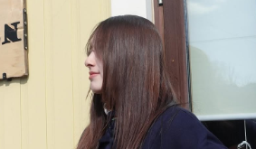 「家族ランチでほっこり」大和田南那、思い出のスカーフコーデ披露