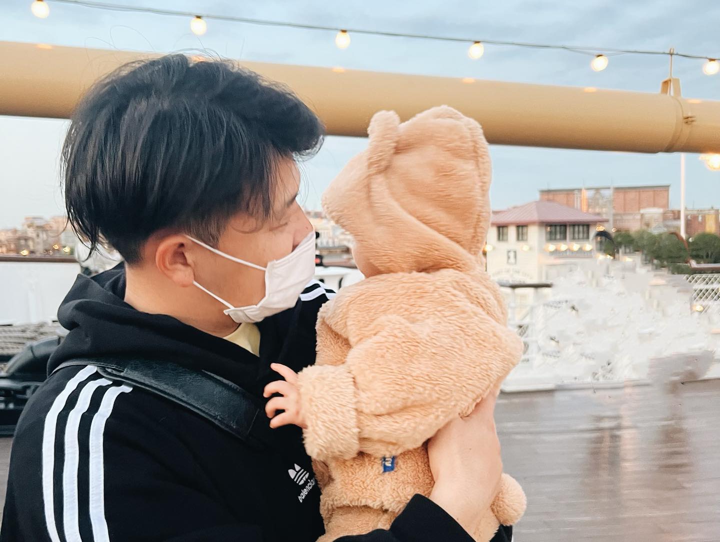 淡輪ゆきが幸せ家族ショット公開！❤️🏰ディズニーランド旅行に「最高の家族時間ですね🥰」と反響