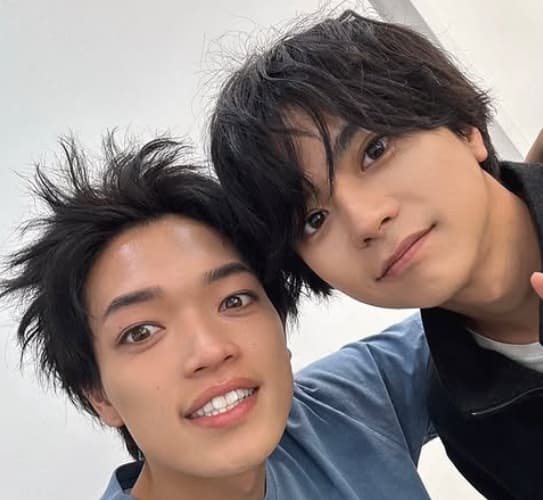 「同期ペア最高」timelesz・原嘉孝、メンバーとのお茶目なオフショットを大公開！