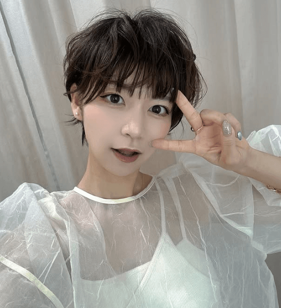 「ふーん、小顔じゃん。 僕の半分くらい」ボーイッシュショートNo.1人気の道産子グラドル、”プレ花嫁風・ショット”にファン歓喜！