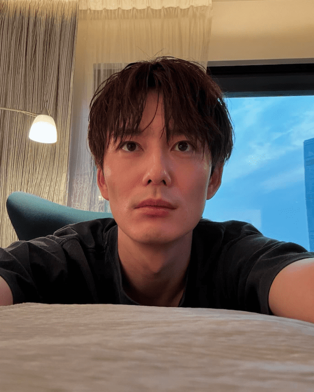 岡田将生が大喜利ショットをアップ「さぁ、わたくしは何を見ているのでしょうか。」