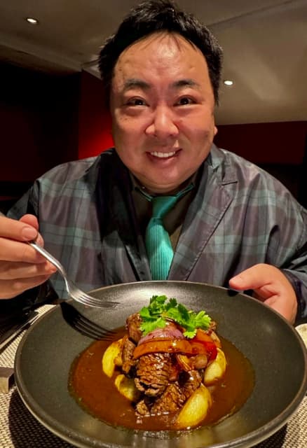 ドランクドラゴン塚地が人生初の『ロモサルタード』を食する？