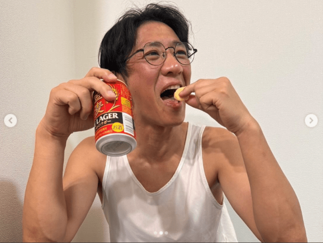 あの芸人が「夏休みの少年」のような見た目で晩酌を楽しむ⁉