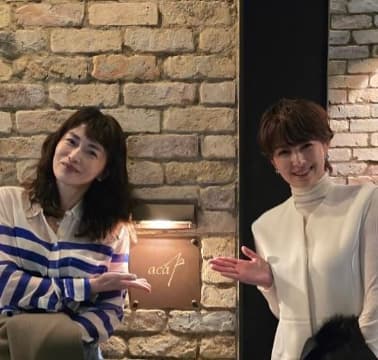 「なんてエレガント」吉瀬美智子、ママ友である女優〇〇とのおしゃれディナーの様子を大公開！