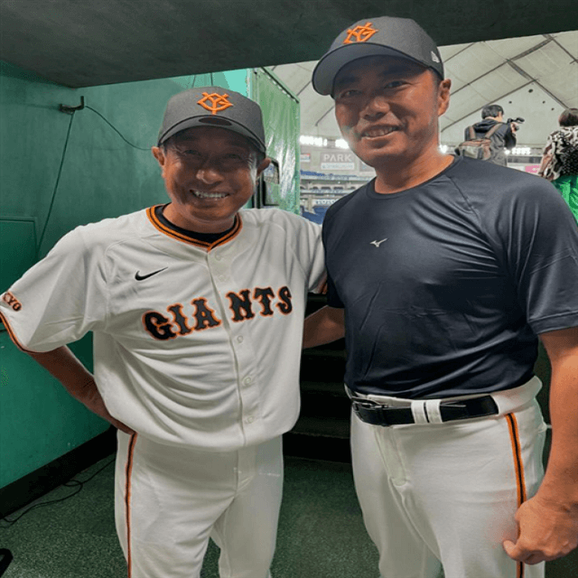 上原浩治  巨人阪神OB戦より、宮本和知との記念2ショット