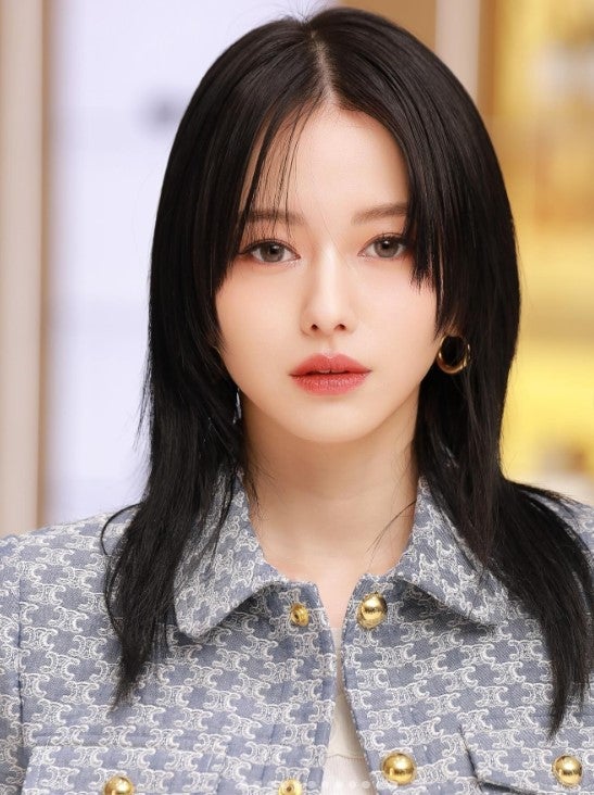 「綺麗すぎてAIかと…」「黒髪似合いすぎ」山本舞香、透明感溢れる最新ショットが話題