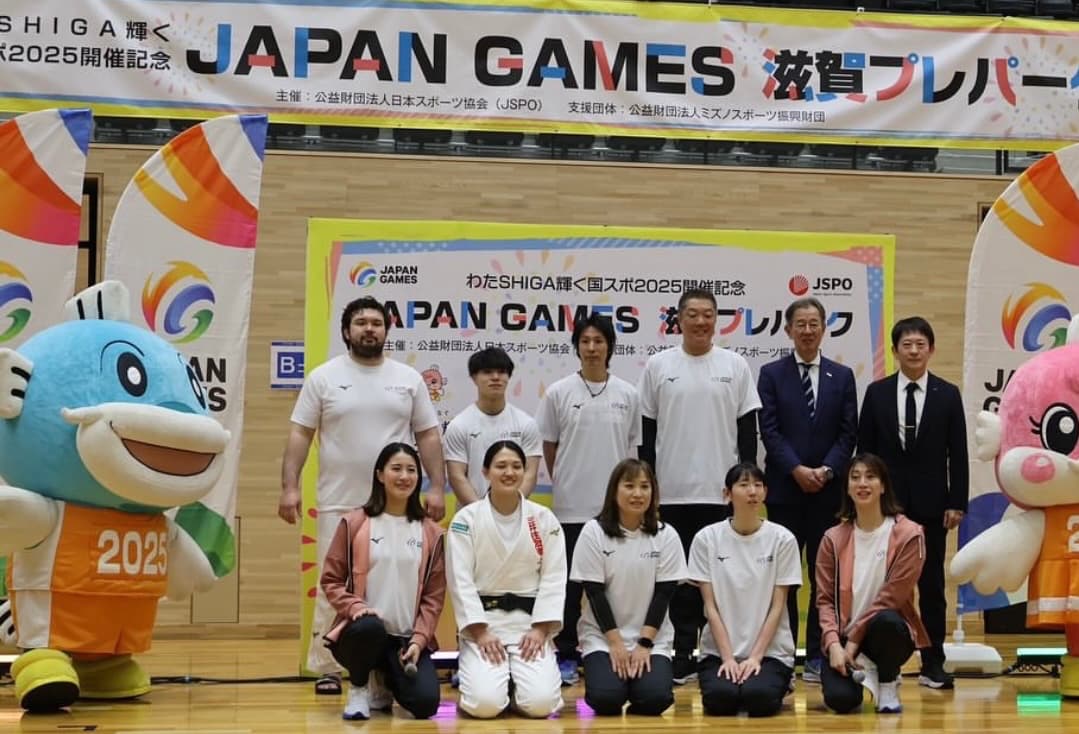 「竹下さん、エバさん、眞鍋さんにマナベェバタケシも…日本代表だぁ！！！おそまつ」超豪華メンバーでのバレーボールイベントが話題に！