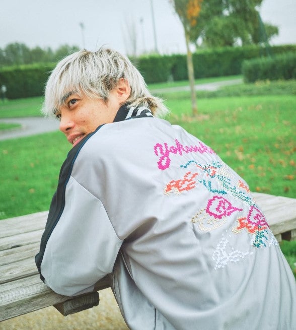 サッカー日本代表・伊東純也のスカジャン姿に絶賛の嵐「やばい、かっこいい」