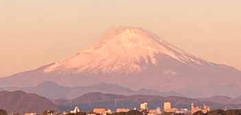 「日本一の山ですね」杉田かおる、一晩で雪化粧が進んだ富士山を投稿