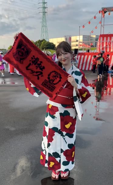 TBS・浦野芽良アナが浦和レッズの炎日で浴衣姿を披露！