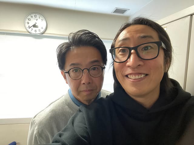 「◯◯さんとワカチコ。」ゆってぃ、あの"メガネ芸人"とのダブルメガネ芸人2Sが話題