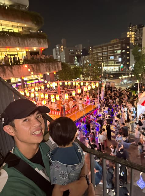 「すっごいパパの顔してる」小島よしおが自身の子供とお祭りへ！五七五も披露