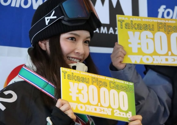 美女プロスノーボーダー・覚張美咲、プロツアーランキングの報告！美ショット＆ライディングムービーも披露