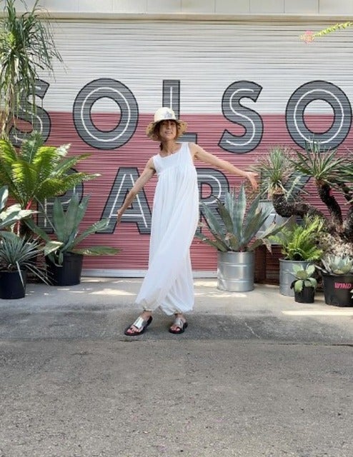 hitomiが都会のオアシスでリラックスモード！