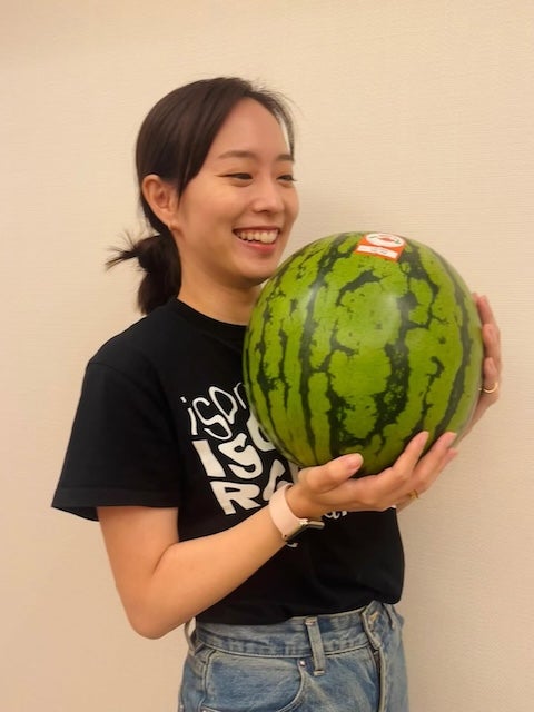 石川佳純、山形名産「尾花沢西瓜」をゲット！