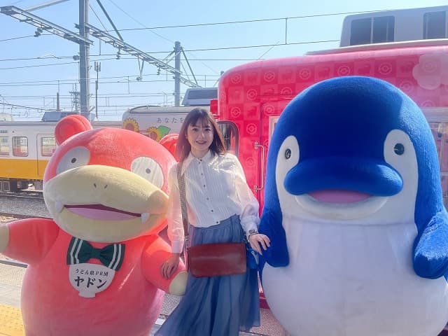 元STU48 瀧野由美子がポケモン”ヤドン”電車に試乗！ゆるゆるキャラとの3ショットにファン「可愛さに満ち溢れた素敵な写真」