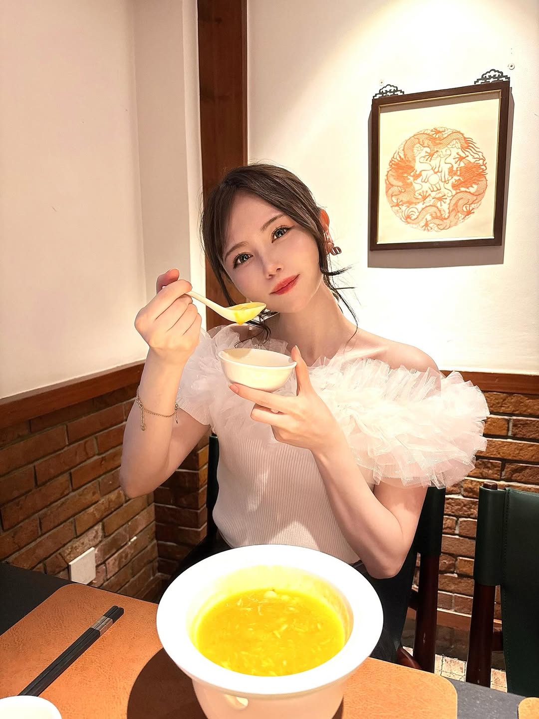 「どの料理も美味し過ぎて」元AKB48・込山榛香が上海で料理を楽しむ