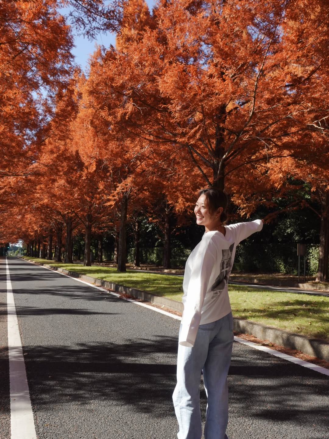 波待ちの姿と違いすぎる　白波瀬海来、紅葉の中で見せた意外な一面